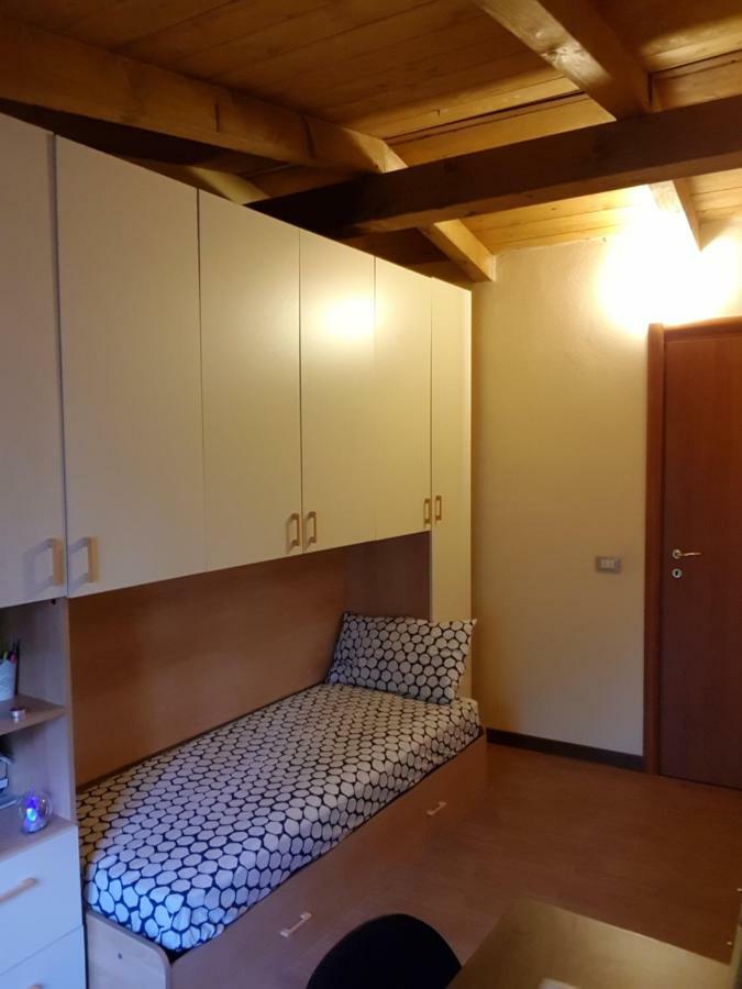 Andrea'S Apartments - Chiasserini Милан Экстерьер фото