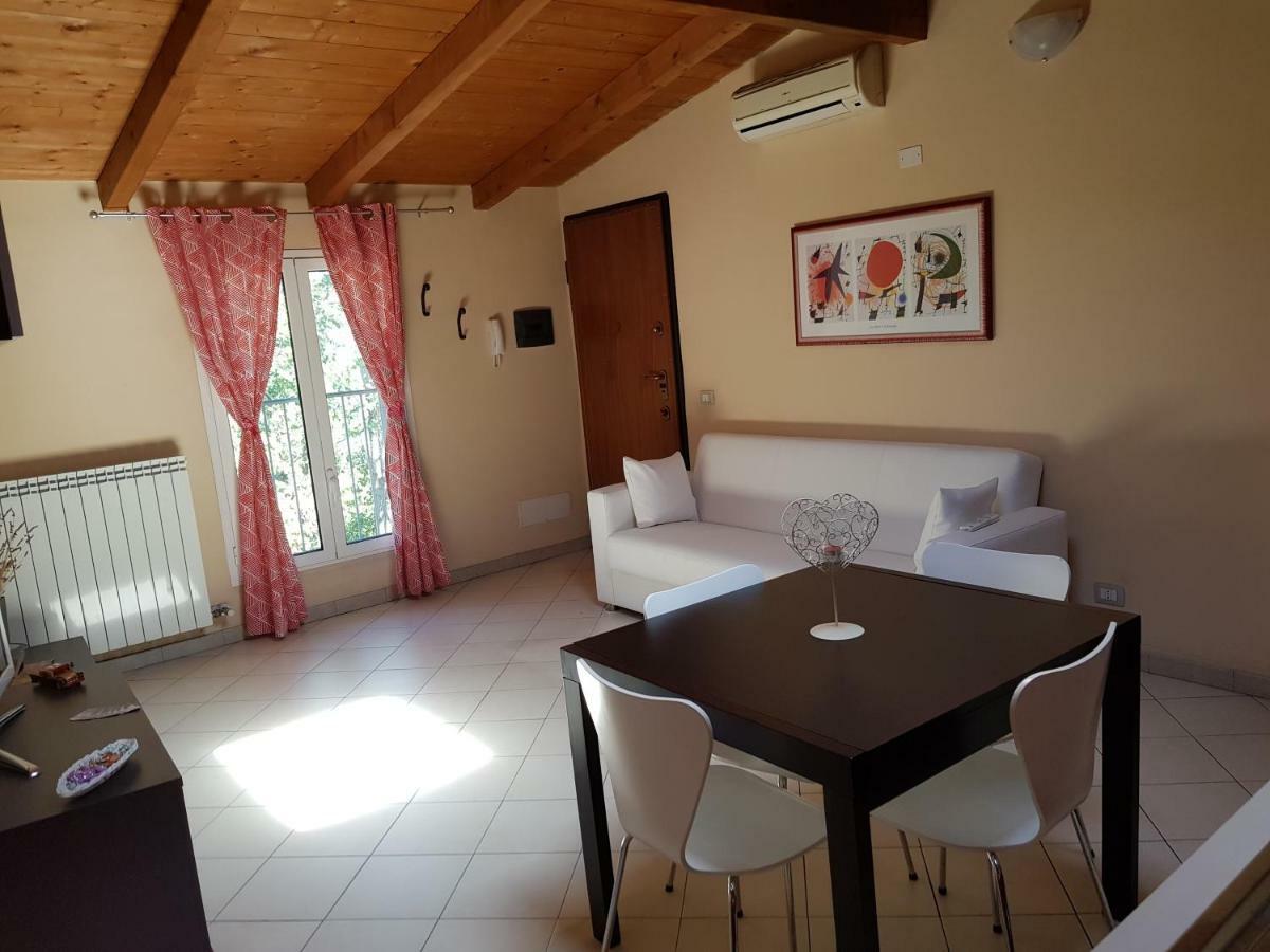 Andrea'S Apartments - Chiasserini Милан Экстерьер фото